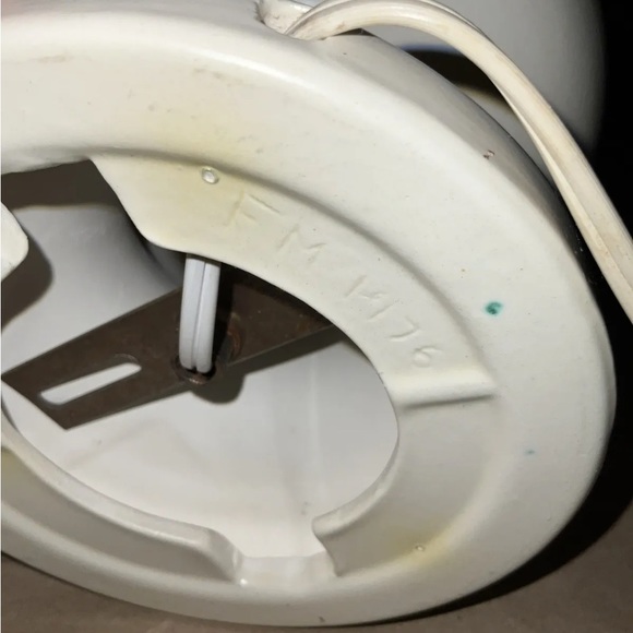 Vintage Rare Beautiful Floral Fenton Milk Hurricane Parlor Lamp Signed 1976 - Picture 11 of 16